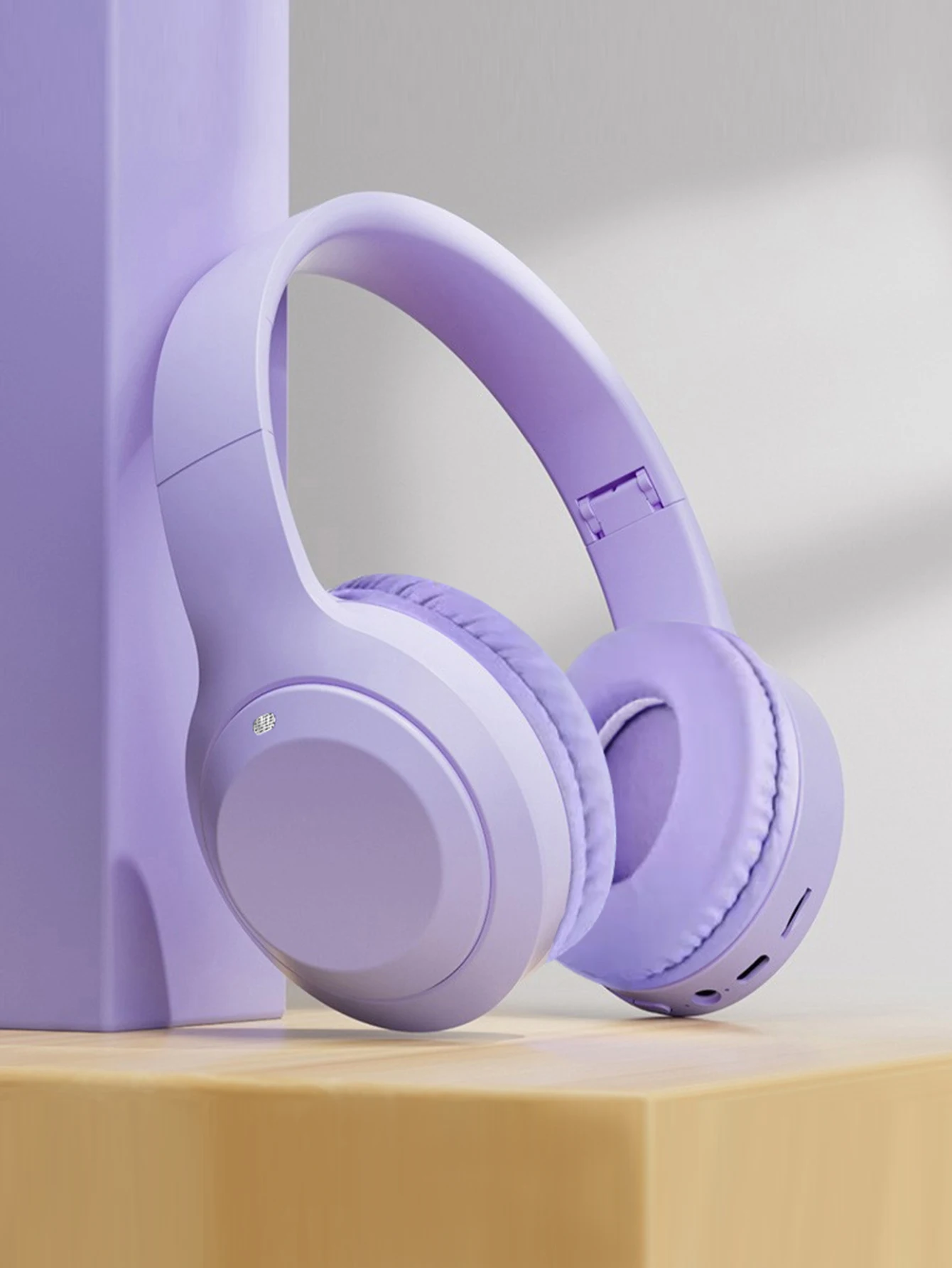 Wireless over-ear headphones with long battery life, suitable for mobile phone/iPad gaming headsets with Bluetooth connection
