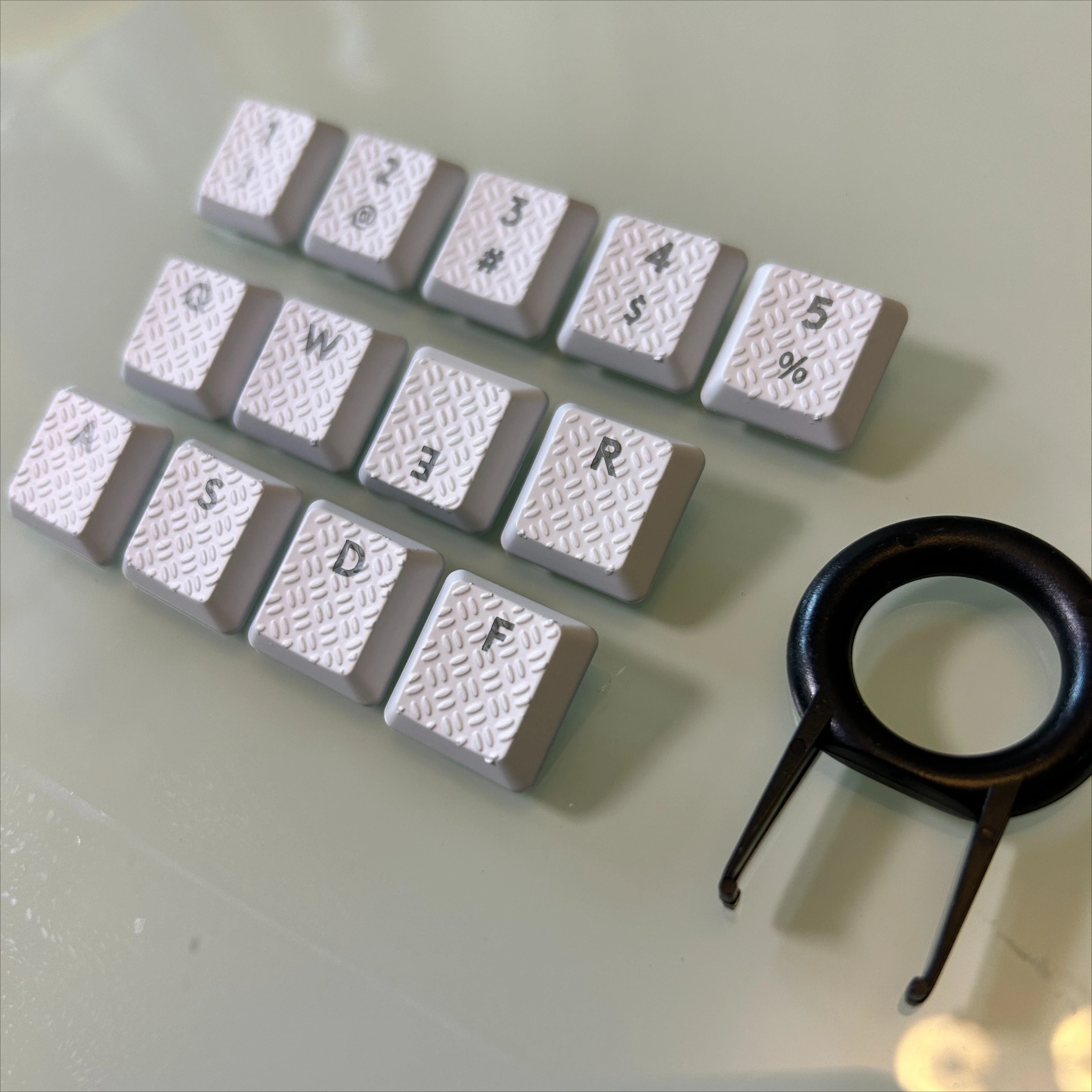White Translucent Keycaps for Logitech G915/G913/G815/G813/TKL87 Mechanical Keyboard Anti-slip Wear-Resistant Character Set