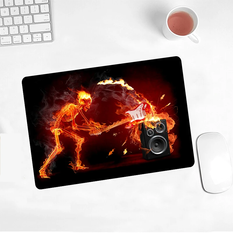 New  Music Lovers Small Mouse Pad Amateur Electric Guitar Picture Mousepad PC Notebook Tabllt Game Player Small Mouse Pad