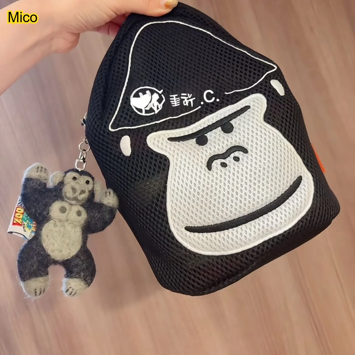 Japanese cartoon gorilla mesh makeup bag, portable travel toiletry bag, miscellaneous storage bag, no pendant