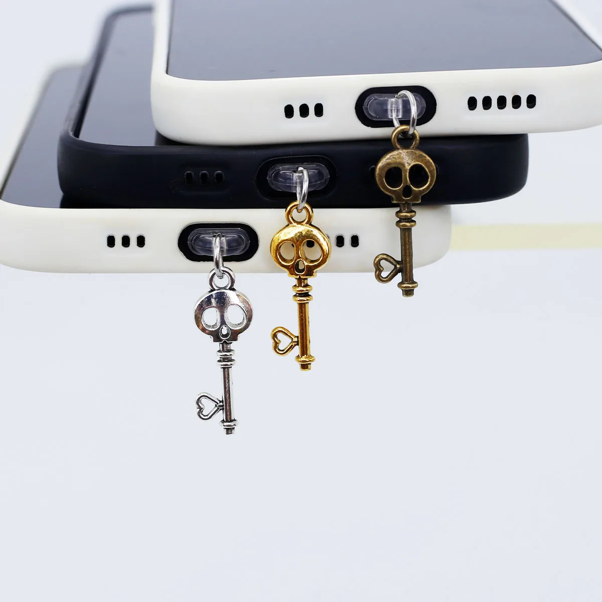 Mobile Phone Dust Plug Hanging Pendant Cute Skull Head Heart Key Accessory Decoration For Iphone 17 Type-C Port Gift Lanyard