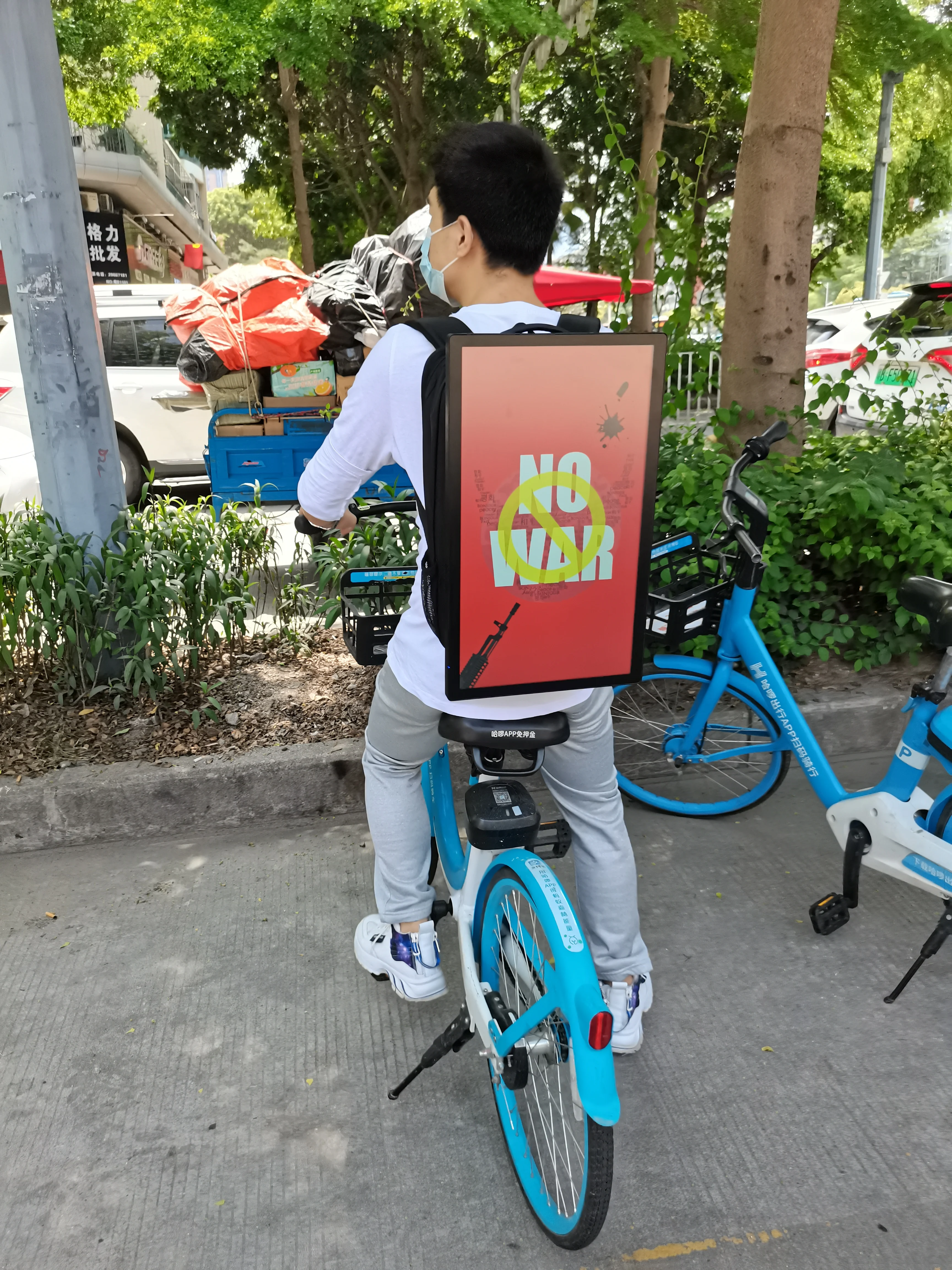 LCD backpack billboard out-of-home advertising display signage Android system free software digital billboard