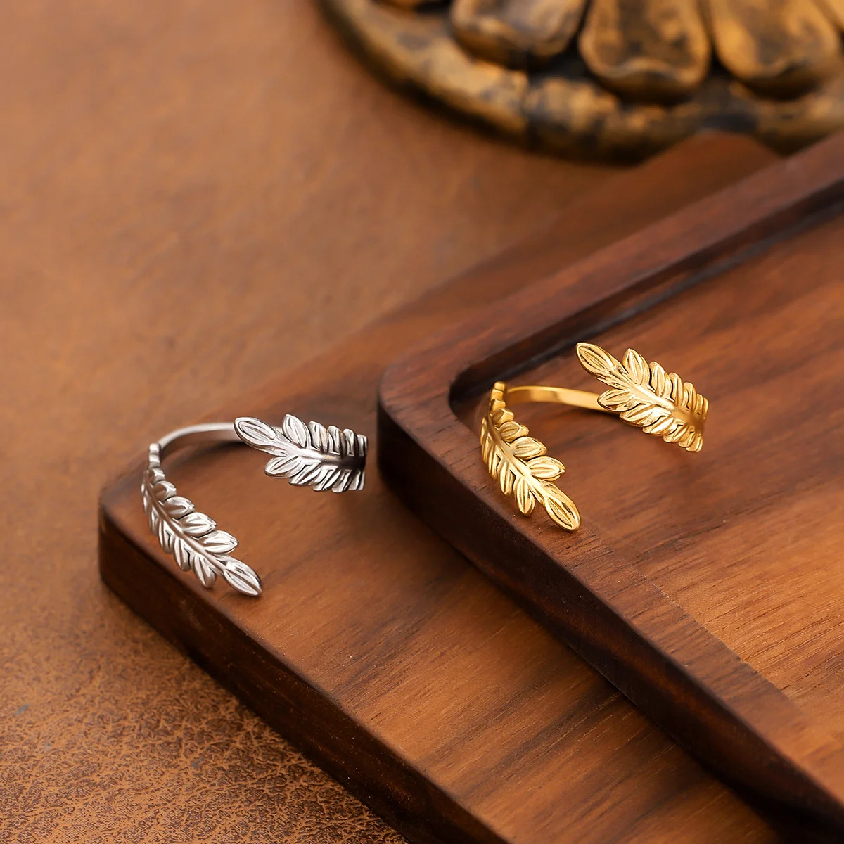 Light luxury leaves gold-plated stainless steel ring, waterproof and non-fading heavy metal, with adjustable finger ring