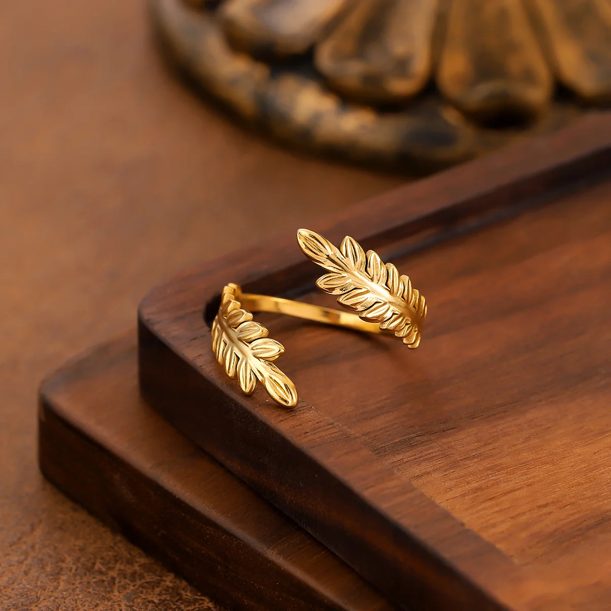 Light luxury leaves gold-plated stainless steel ring, waterproof and non-fading heavy metal, with adjustable finger ring