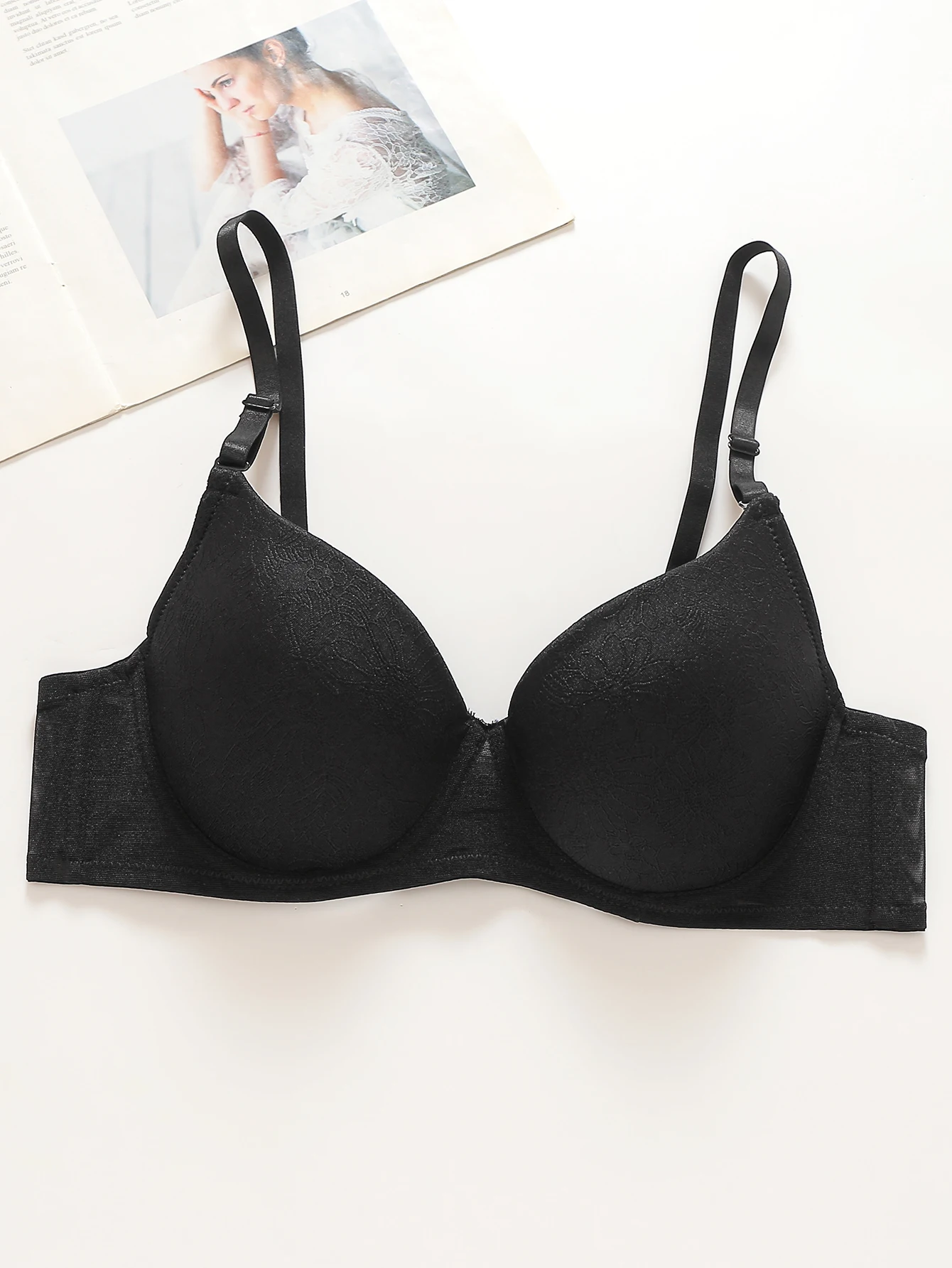 Women's sexy solid color underwear with steel rims gathered push ups adjustable shoulder straps comfortable fit bra B6068
