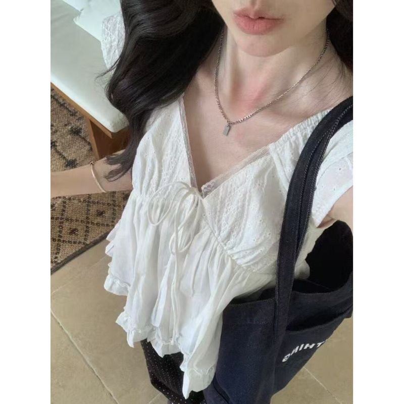 [Venda com desconto por tempo limitado] Fungus Edge Lace Costura com decote em v Camisa pequena de manga voadora, Design