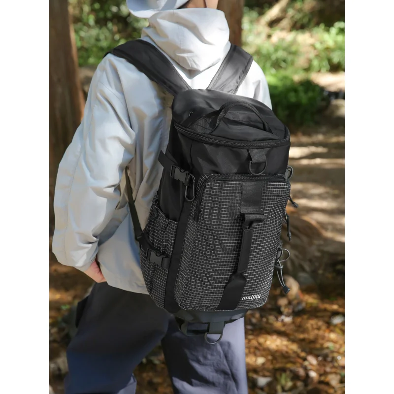 Lightweight and high-end backpack, outdoor sports mountaineering bag, large-capacity multi-functional handbag, sports luggage ba