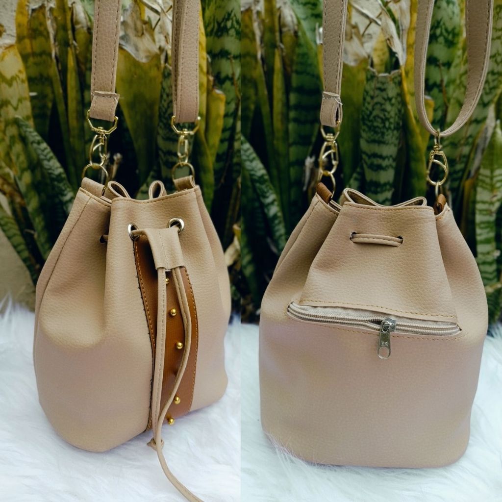 Bolsa Feminina de Costas Couro Sintetico Grande Capacidade com Cordão Ajustavel para Ombro Novidade