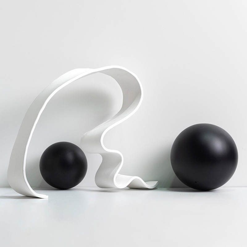 Modern minimalist decorative piece with unique abstract twisted ribbons, suitable for sample study rooms, living rooms,