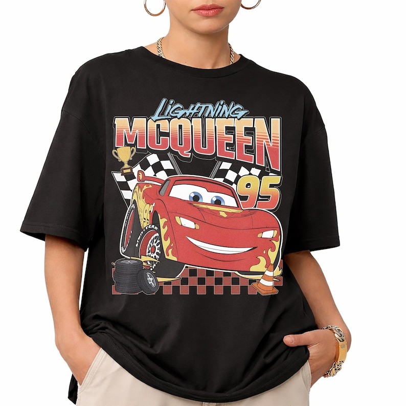 Camiseta Lightning McQueen Disney Cars Corrida Piston Cup Fofa Atemporal Divertida Retrô