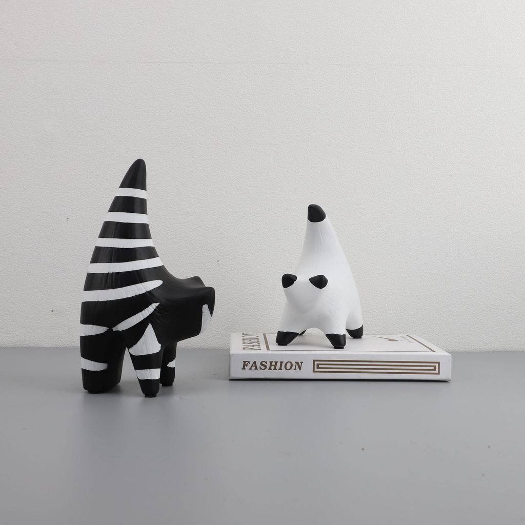B1IK Simple and modern black and white striped flat cat figurine, suitable for display in model rooms, hallways, coffee
