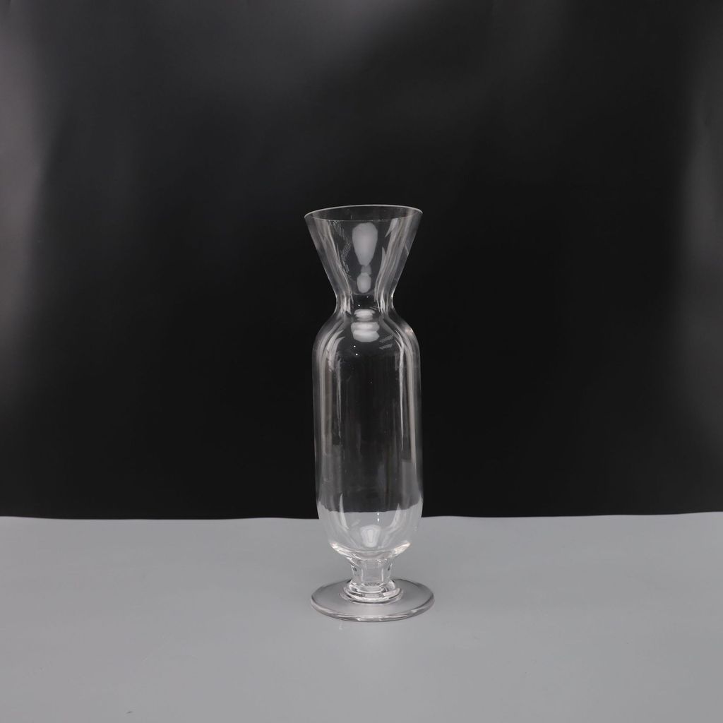 FBQZ European-style minimalist geometric glass decanter, a decorative piece for display, suitable for TV cabinets, model