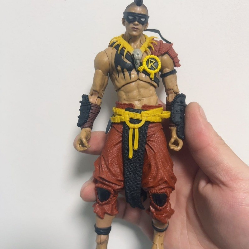 Figuras e acessórios McFarlane: Frisian, Batman, Capitão Frost, Glacier Robin, Blue Beetle, Windforce.