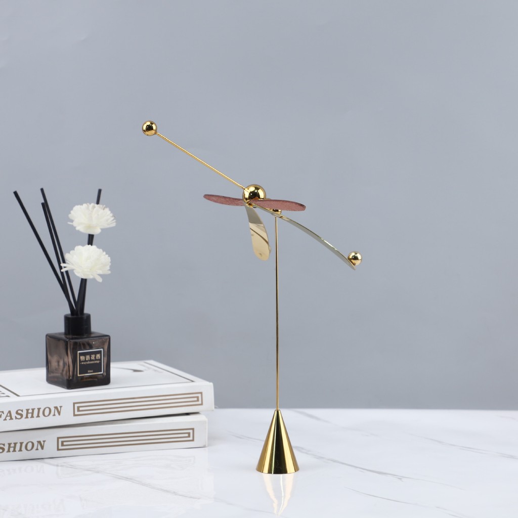 MAHQ Modern minimalist creative metal dragonfly balancing ornament, suitable for living rooms, entryways, offices, model