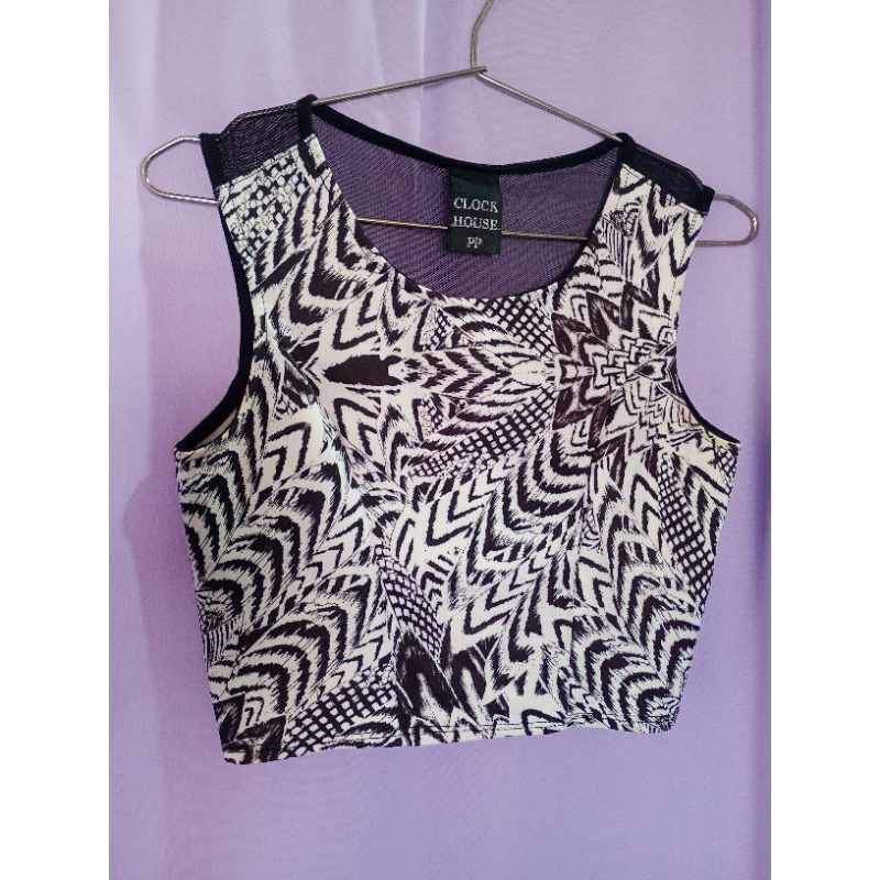 Cropped Clock House estampado preto e branco com transparência • Moda Feminina