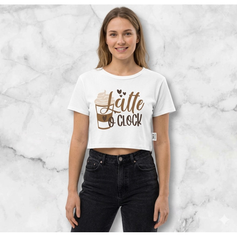 CROPPED BRANCO ESTAMPA LATTE O CLOCK LARGUINHO MALHA CONFORTÁVEL