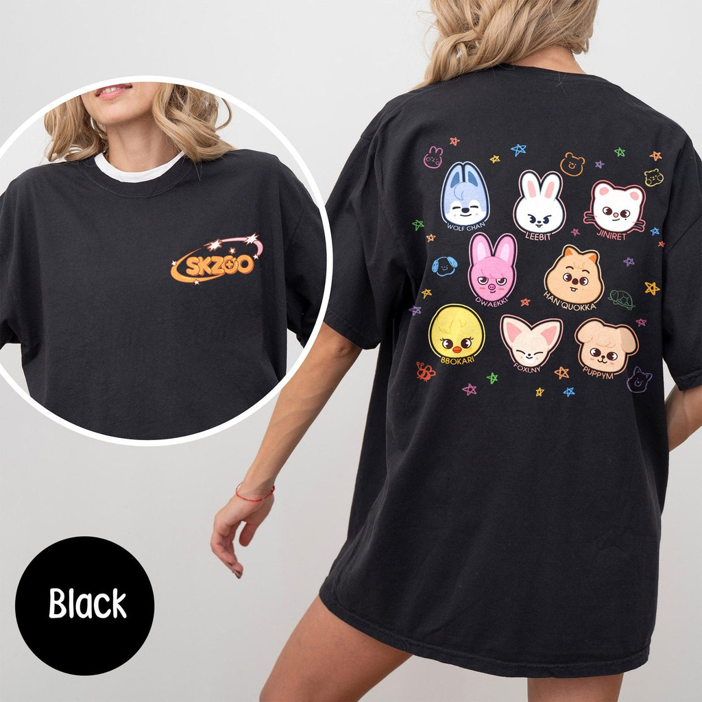 Camiseta Preta Unisex Design com Carinhas de Animais Estilizadas Textos 