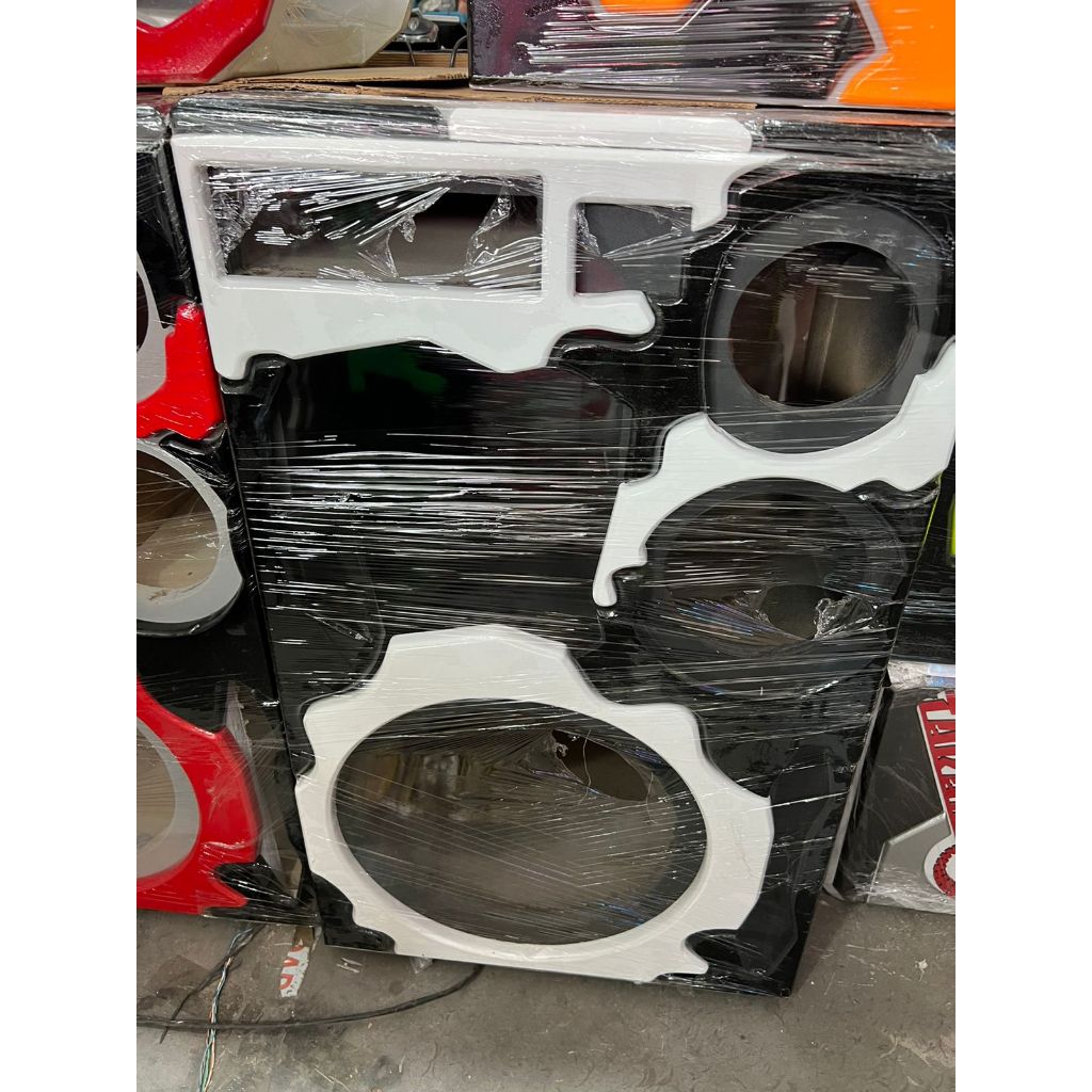 CAIXA BOB RESIDENCIAL VAZIA COM VARAIS CORE, PINTURA AUTOMOTIVA