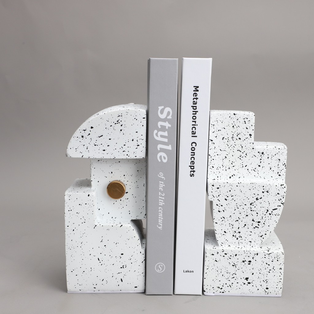 QWQO Modern minimalist resin geometric bookends, artistic ornaments for model rooms, bookshelves, office book stands, an