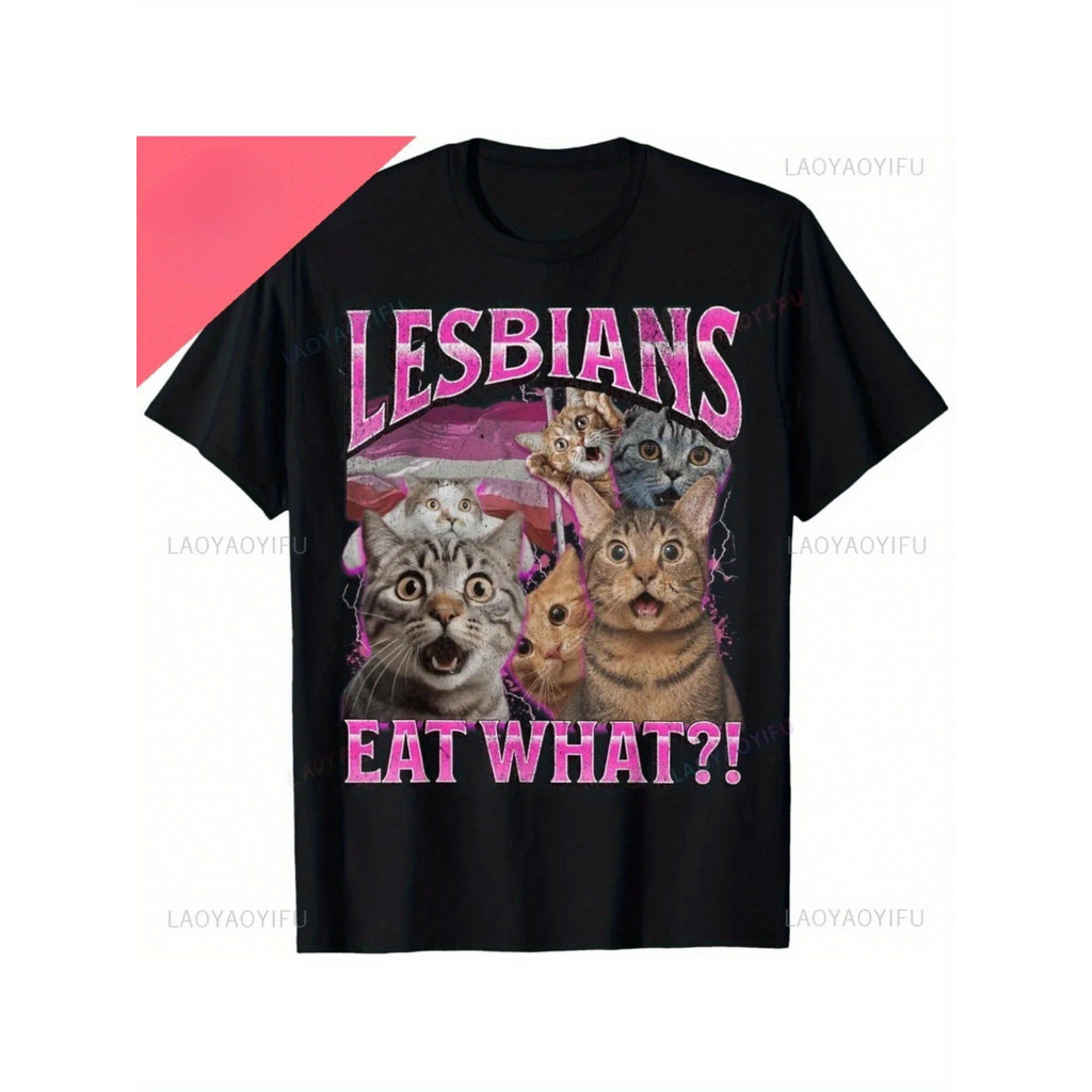 Camiseta Masculina Feminina Humorous What Do Lesbians Eat Pink Text Tabby Cats Collectible Confortável Divertida