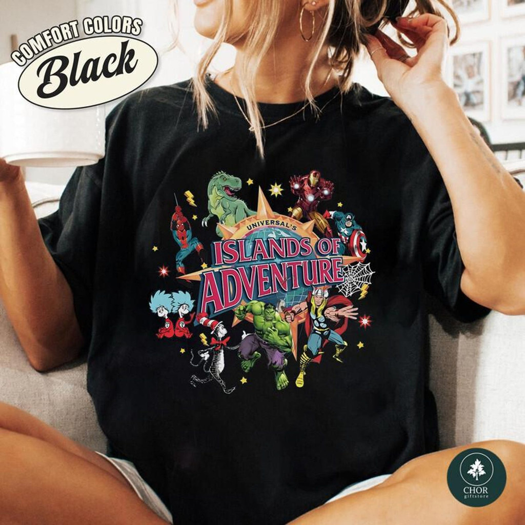 Camiseta Preta Unisex, Design com Personagens dos Vingadores Estilizados, Textos 