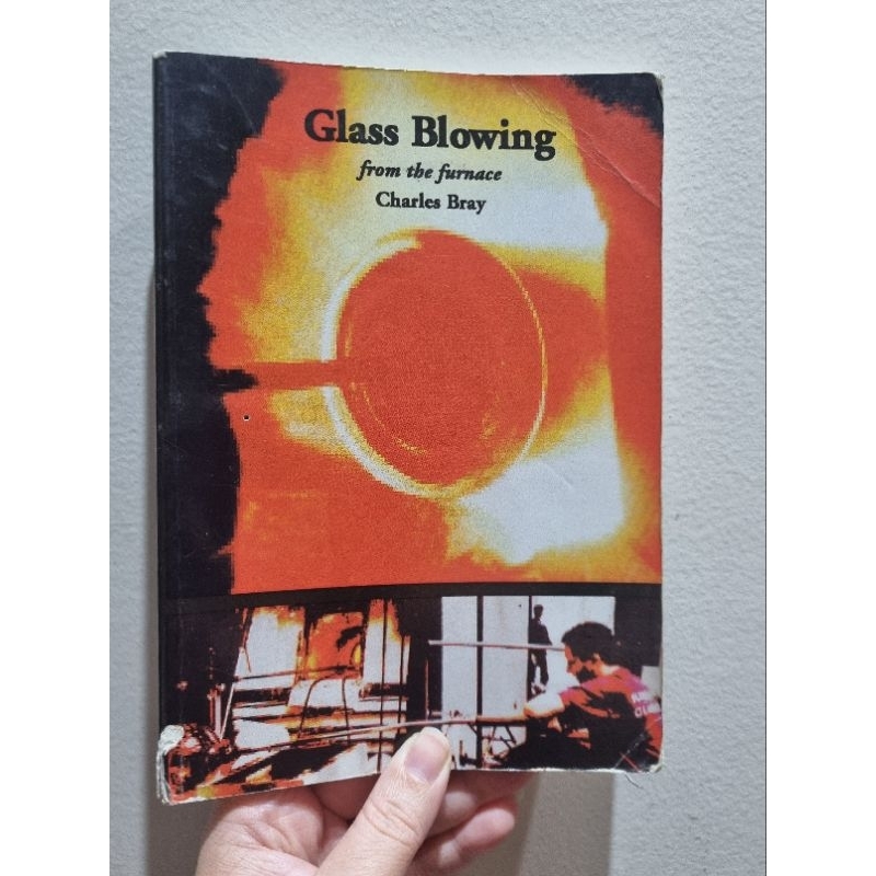 livro em inglês glasd blowing from the furnace