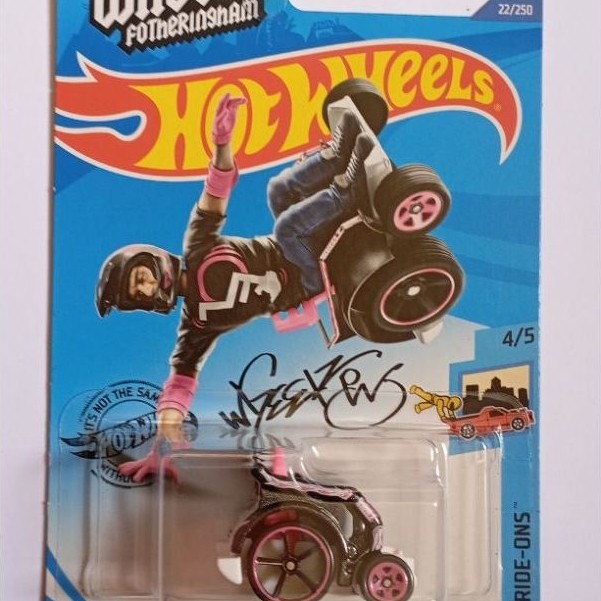 Hot Wheels wheelie chair preto e rosa