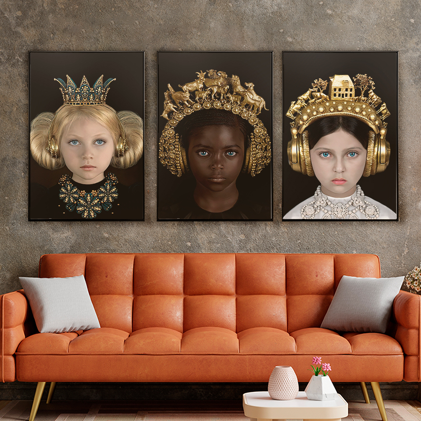 Quadro Trio Meninas Com Fone De Ouvido Dourado Luxo Com Moldura E Vidro