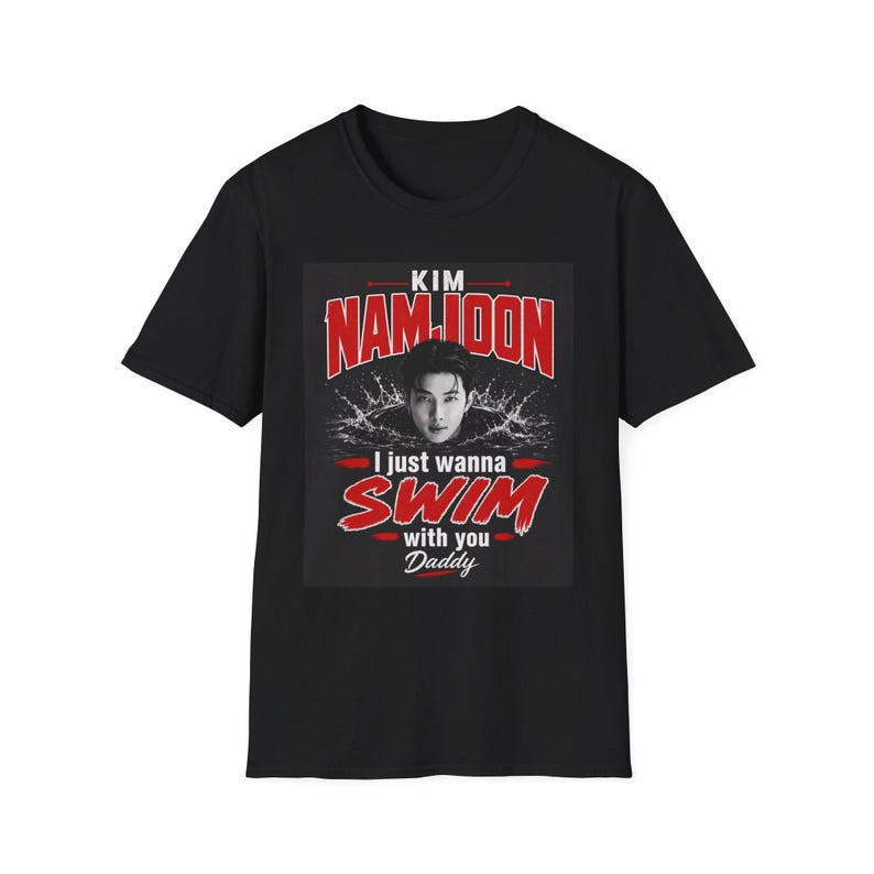 Camiseta Preta Unisex Design com Ilustração e Textos 