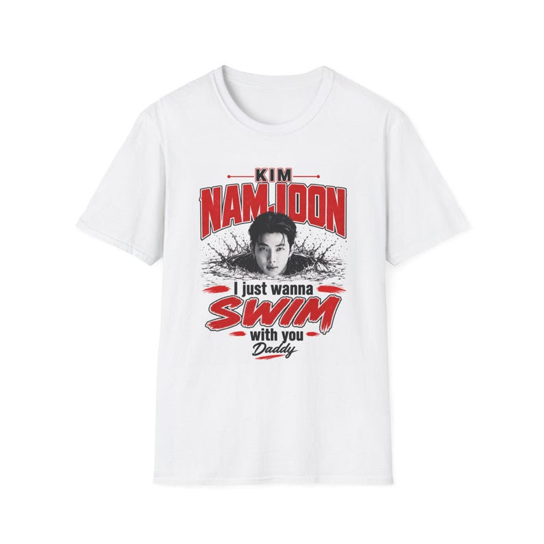 Camiseta Branca Unisex Design com Imagem e Textos 