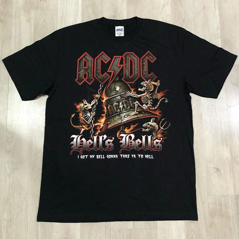 Camiseta Preta Unisex, Design com Motivos de Fogo e Carros Antigos, Textos 