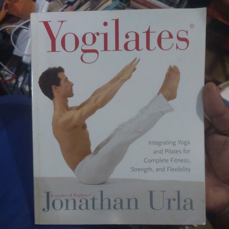Livro - Yogilates Integrating Yoga and Pilates For Complete Fitness, Strength, and Frexibility (em Inglês) Jonathan Urla
