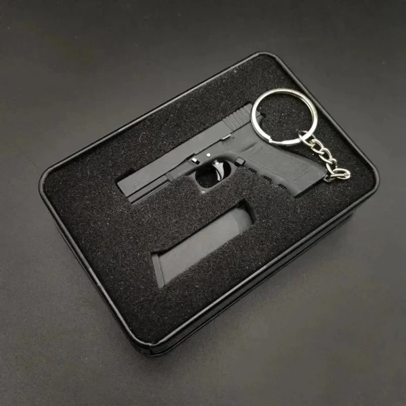 New Pistol Mold 1:3 Alloy Empire G17 Gun Metal Key Chain Pendant Disassembleable Throw The Shells Figurines & Miniatures Crafts