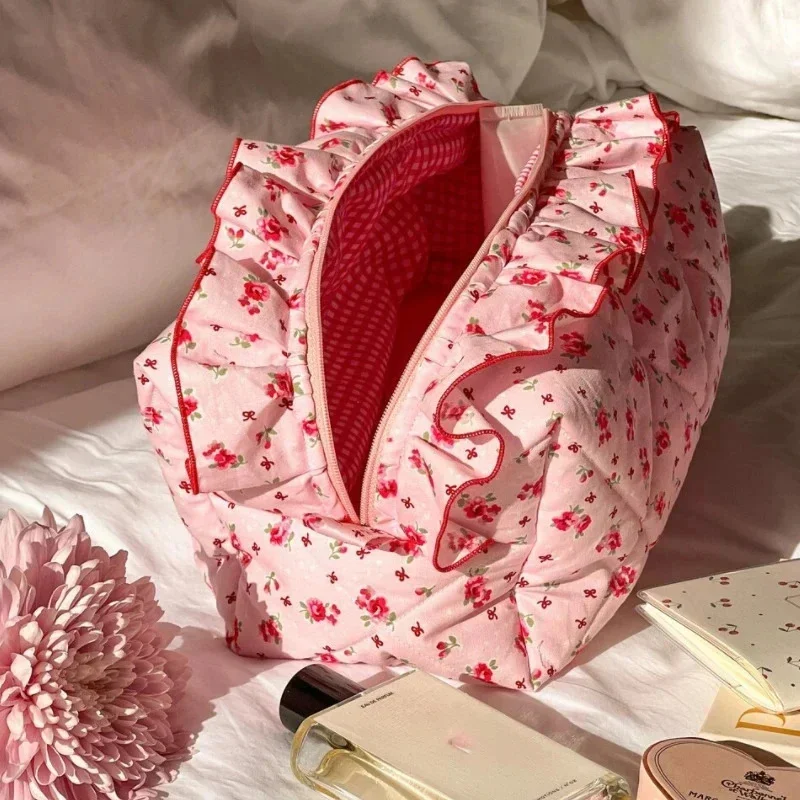 Women Lace Vintage Flower Quilted Cosmetic Bag Large Capacity Toiletry Makeup Storage Pouch Handbag Small Cute Zipper Bags