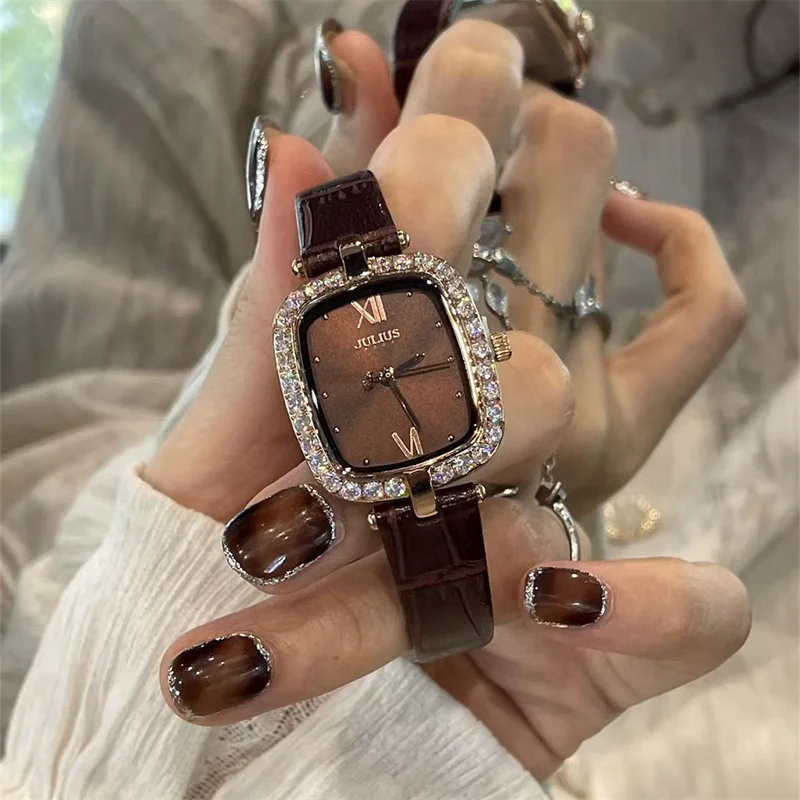 Small and Exquisite Watch Women's Business Lady's Watch Niche Art Design 2026 New High-end Temperament Quartz Watch Women's Gift
