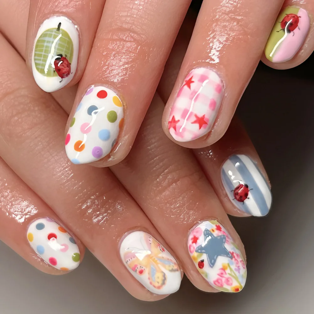 24Pcs Short Round Head Press on Nails Ladybug Dopamine Polka Dot False Nails Butterfly Star Wearable Full Cover Fake Nails Tips
