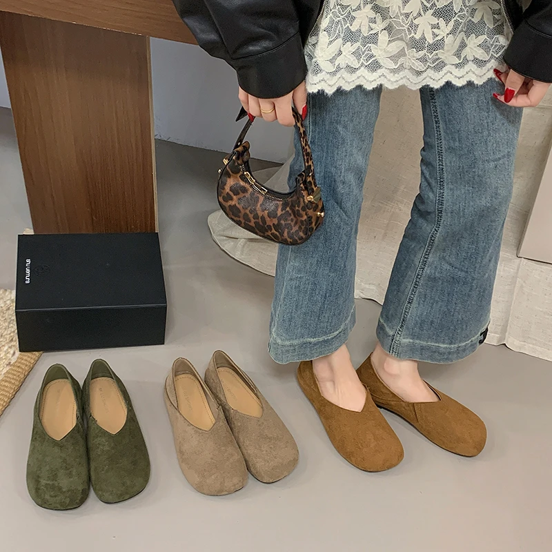 Women Suede V Cut Flat Shoes Soft Sole Slip On Loafers Retro Casual Moccasins Lightweight Daily Walking Shoes Ladies Commute