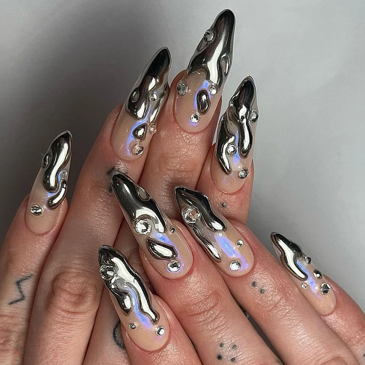 24Pcs Black Gothic Long Stiletto Nail Set False Artificial Sliver Almond with Star Shape Tips Press on Fake Nails Dizzy Manicure