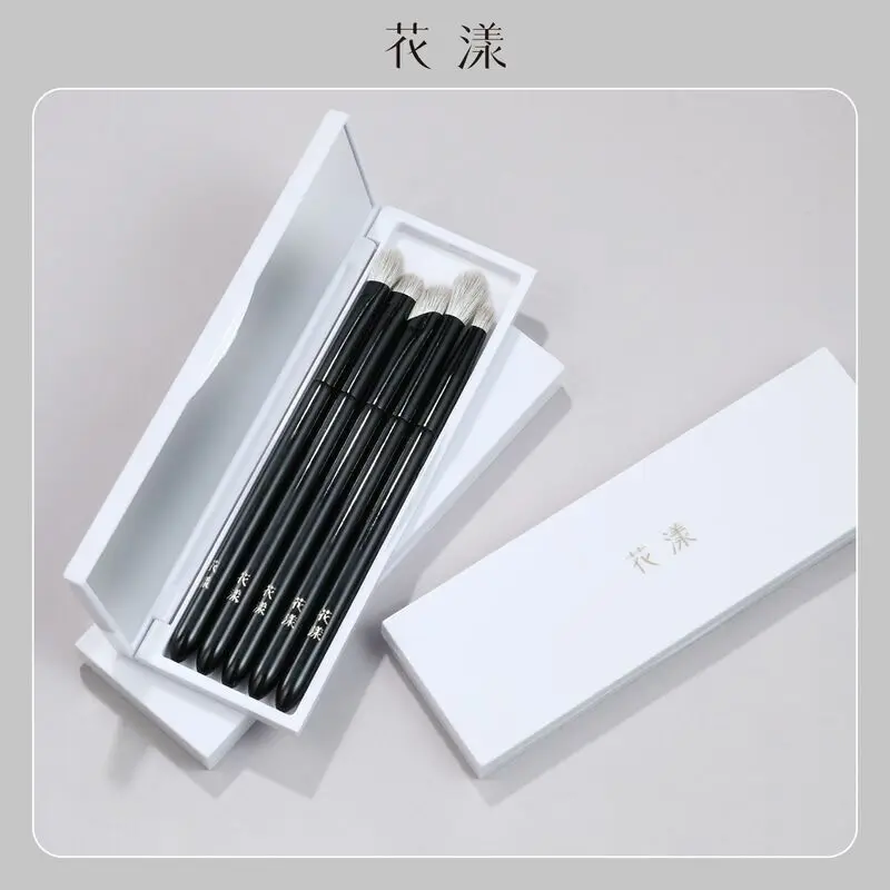 Floral Snow Fox Fur Wool 5-piece Mini Set For Eyeshadow And Nose Blending, Your Makeup Brush And Mirror Box