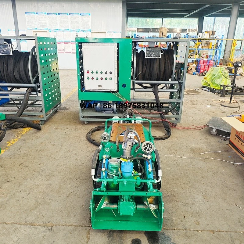 Automatic pipe dredging robot with self-cleaning function