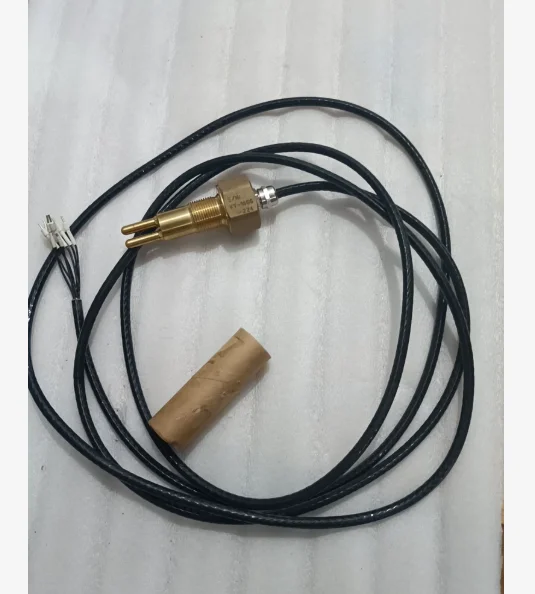 Brand new Keumyang ElS-3000 piston flow sensor.