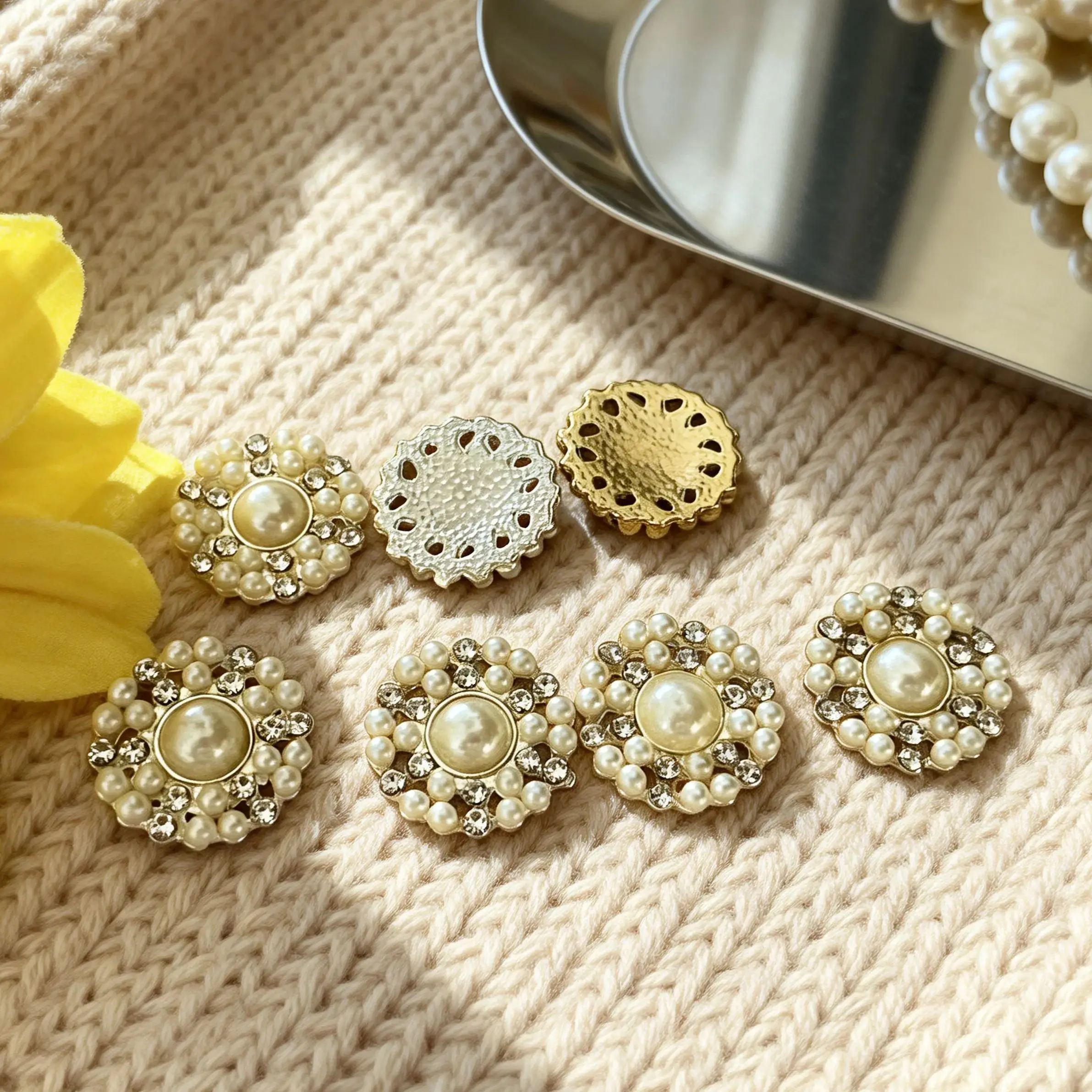 4Pcs Pearl Flatback Buttons,Handmade for Phone Case Decorated,DIY Hair Bows,Clothing Sewing Accessories,Wedding Gift Decration