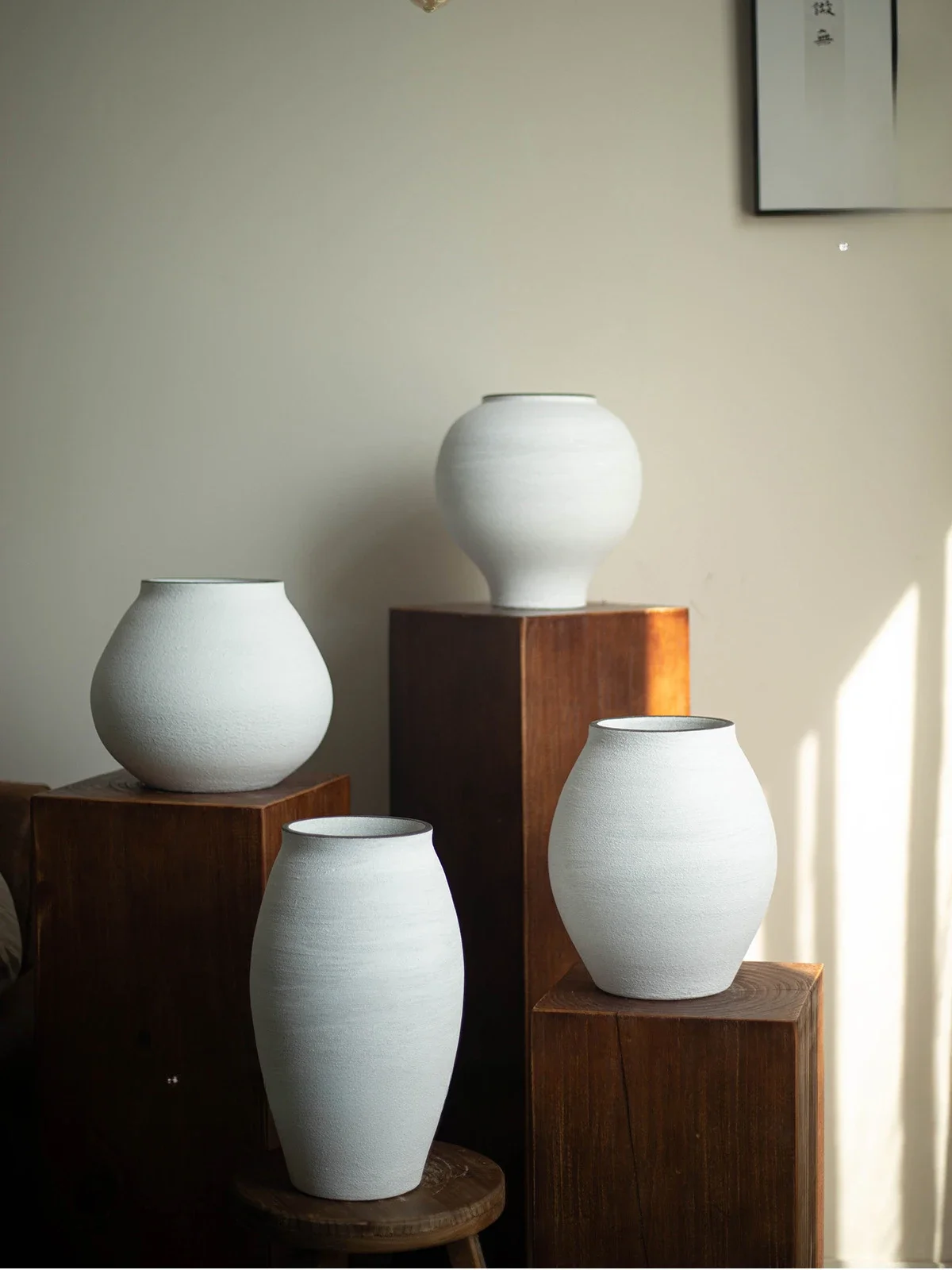The product can be customized.Modern minimalist white retro coarse pottery flower arrangement ceramics advanced sense