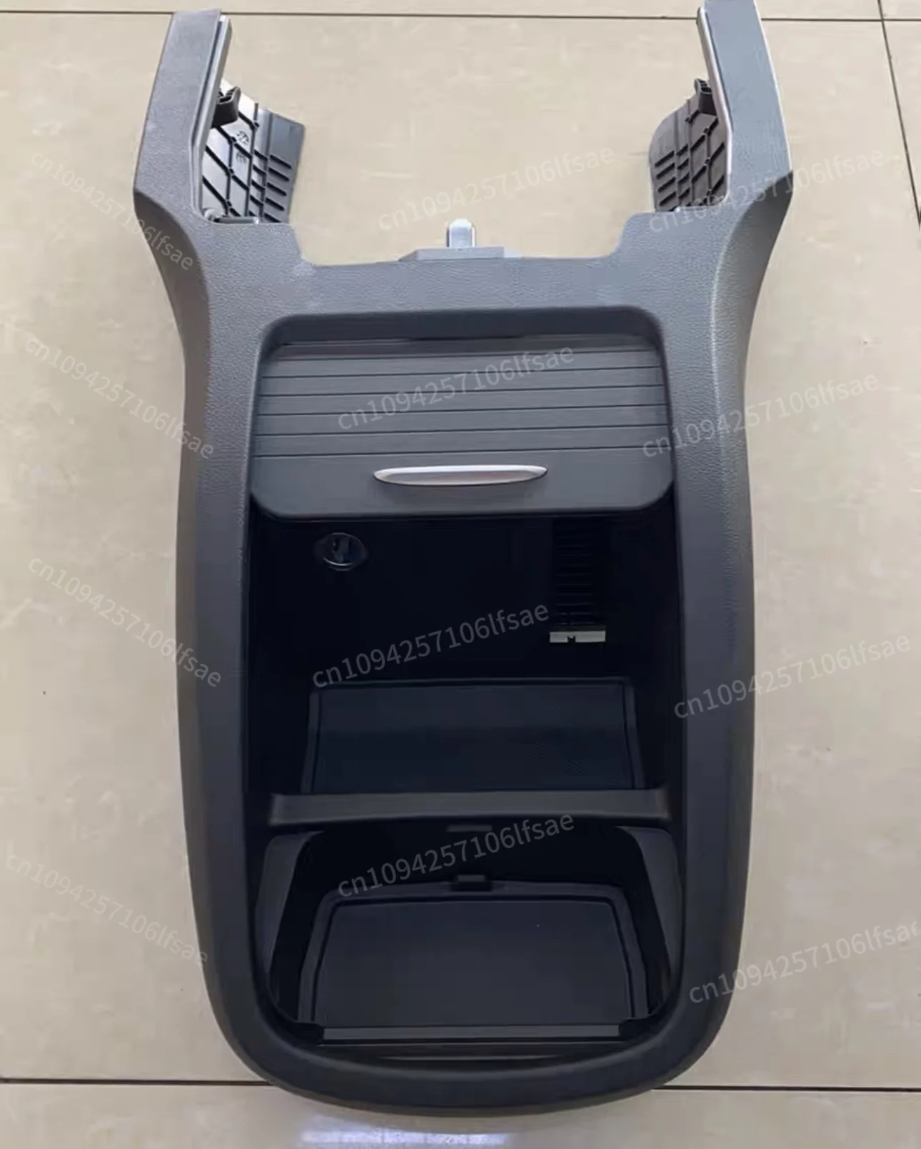 For  Vito water cup holder, modified armrest box storage box Vito cigarette lighter V250d box water cup holder
