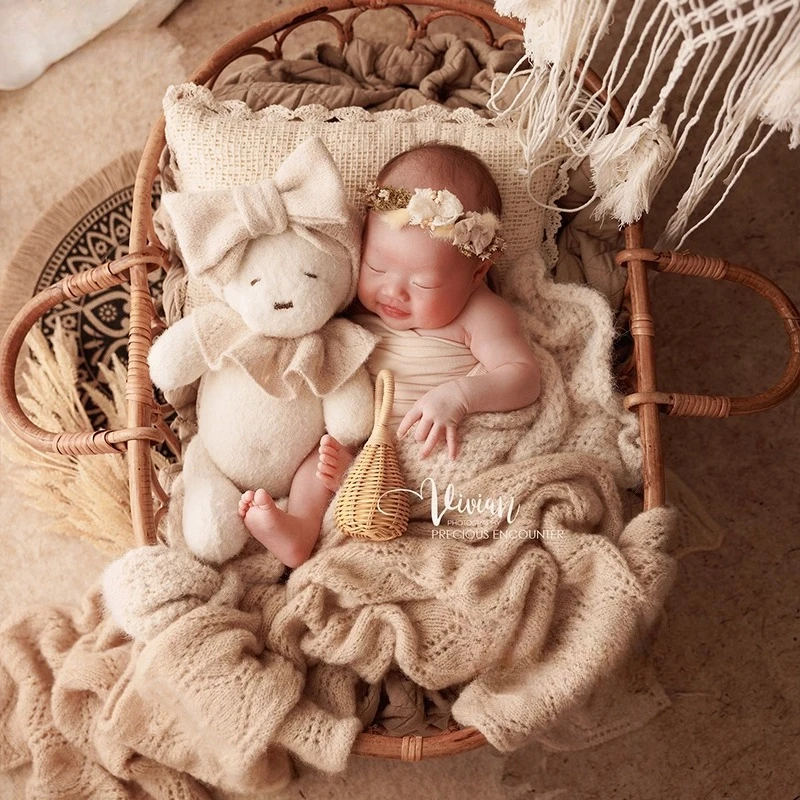 Newborn Photography Props Retro Rattan Crib Knitted Outfit Floral Headband Bear Doll Decor Accessories for Studio Photoshoot