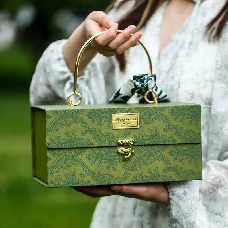 Metal Handheld Gift Box Wedding Bridesmaid Handheld Gift Box Valentine's Day Gift Light Luxury Green Scarf