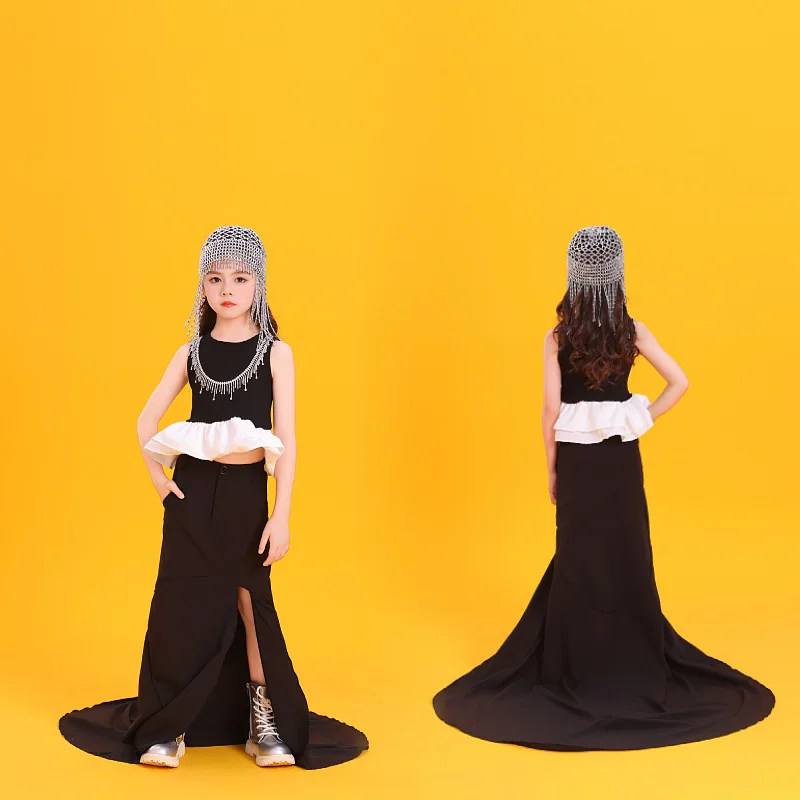 Big Player Girl Hepburn Style Black Sequined Runway Catwalk Suit Simple Wind Car Model Fishtail Skirt Performance Suit Studio