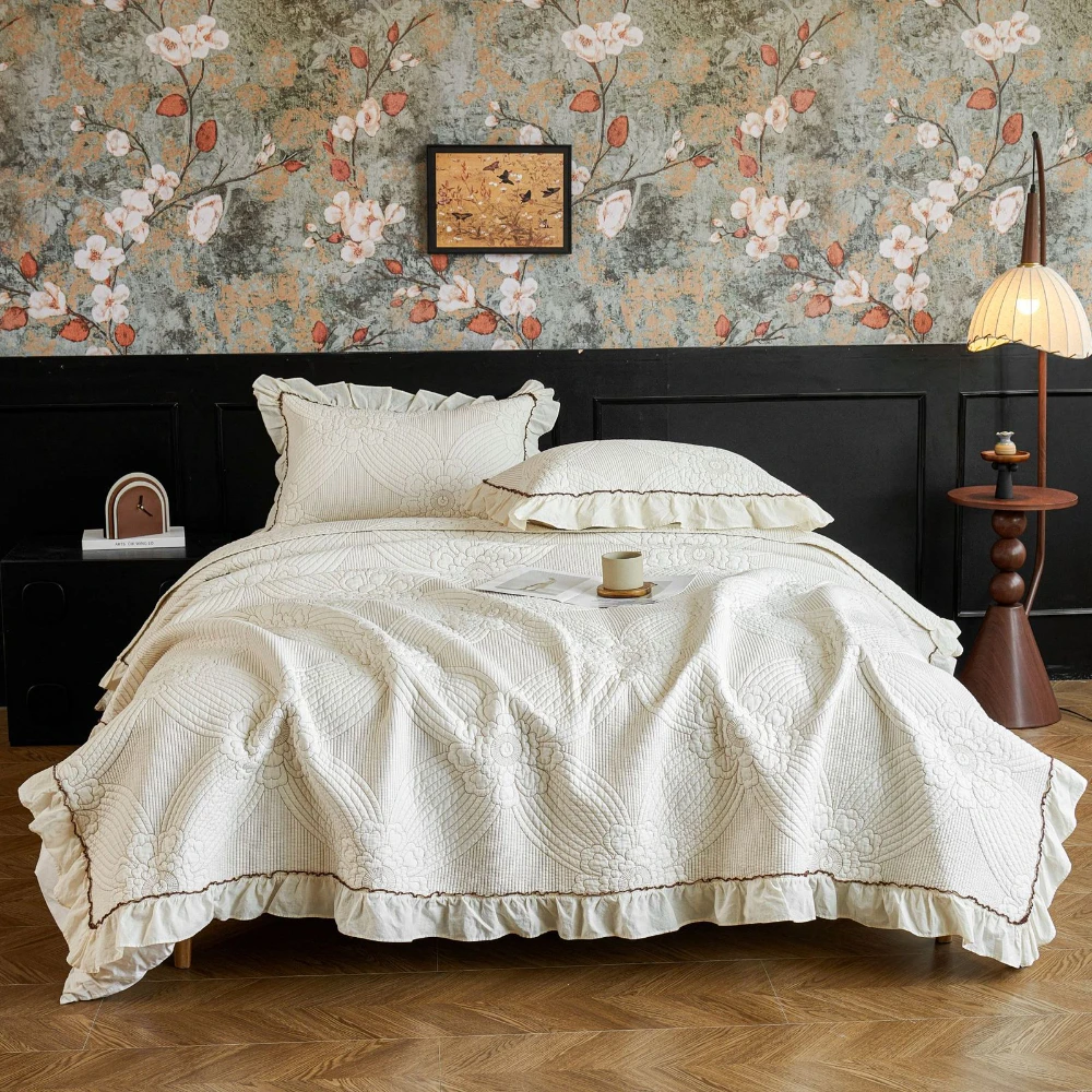 Luxury Embroidered Quilt Set 3-Pieces 100% Cotton Ruffle Decor Summer Lightweight Comforter & Coverlet Elegant Blanket for Bed