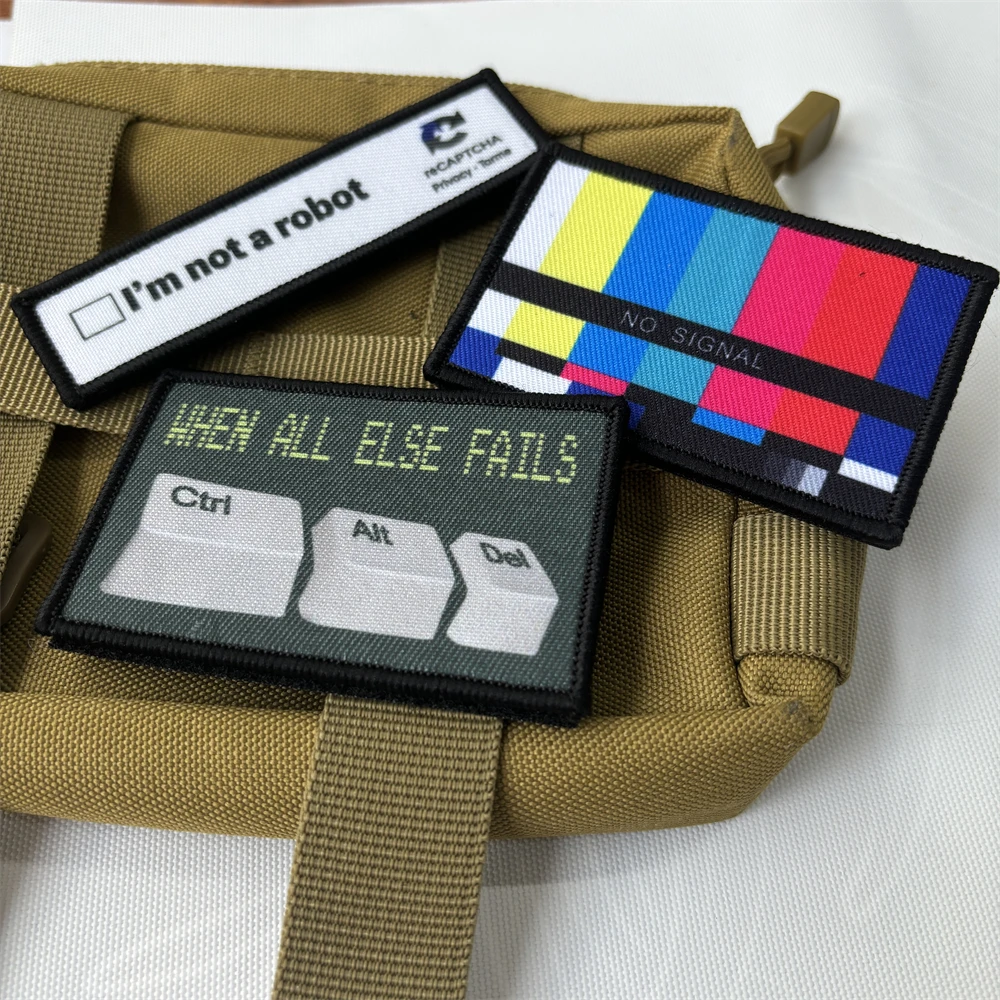 TV Channel No Signal Tactical Patch Funny Printed Chevron I'M Not A Robot Hook&Loop Emblem Ctrl+ Morale Badge Backpack Stickers