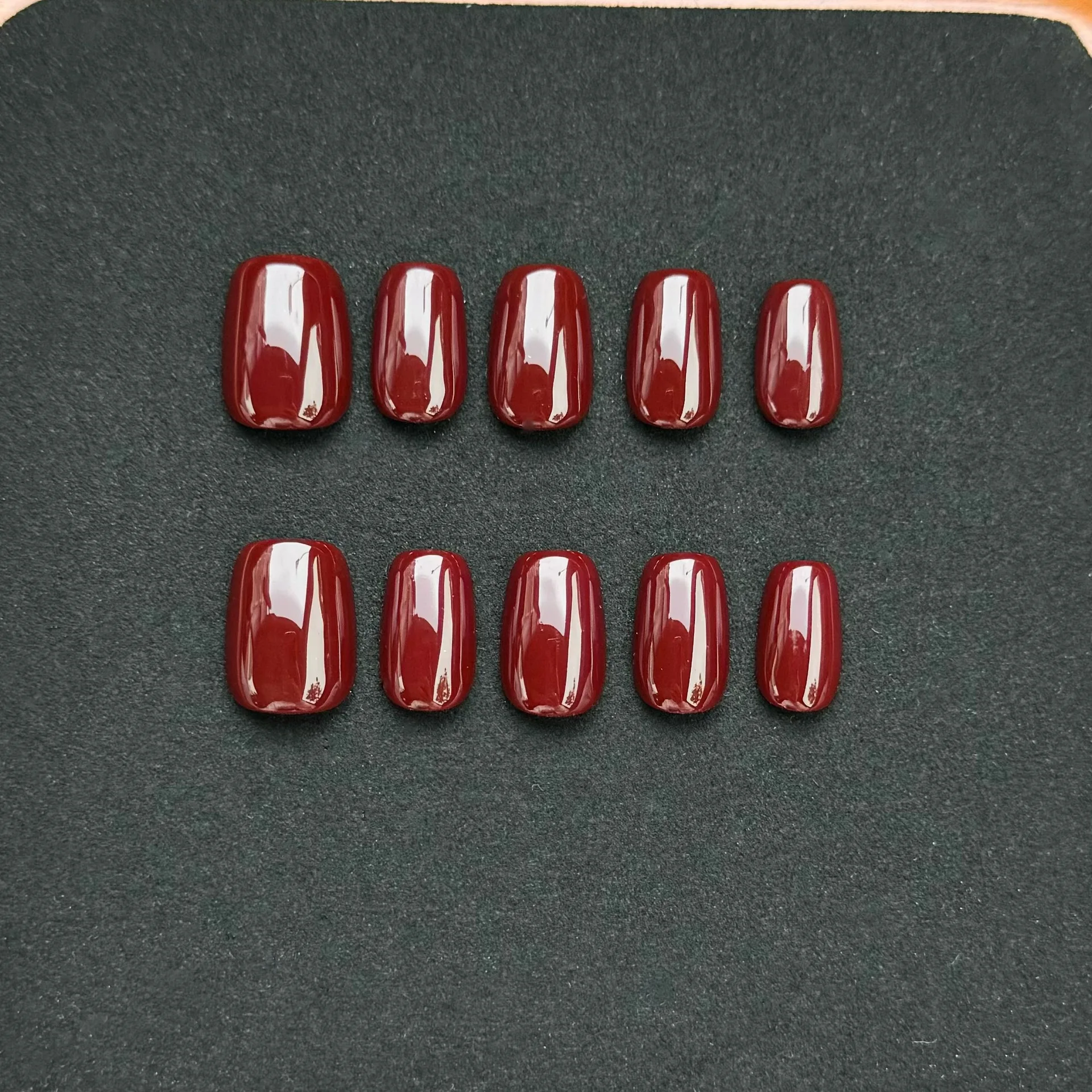 10pcs Handmade False Nails Art Simple Red Solid Color Short Ballet Press on Nails Tip Wearable Aurora Design Round Fake Nail Set